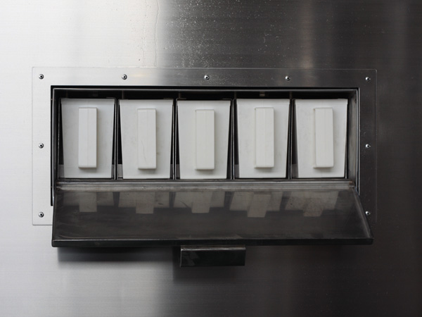 
		全自動工業(yè)洗衣機
	(圖16)