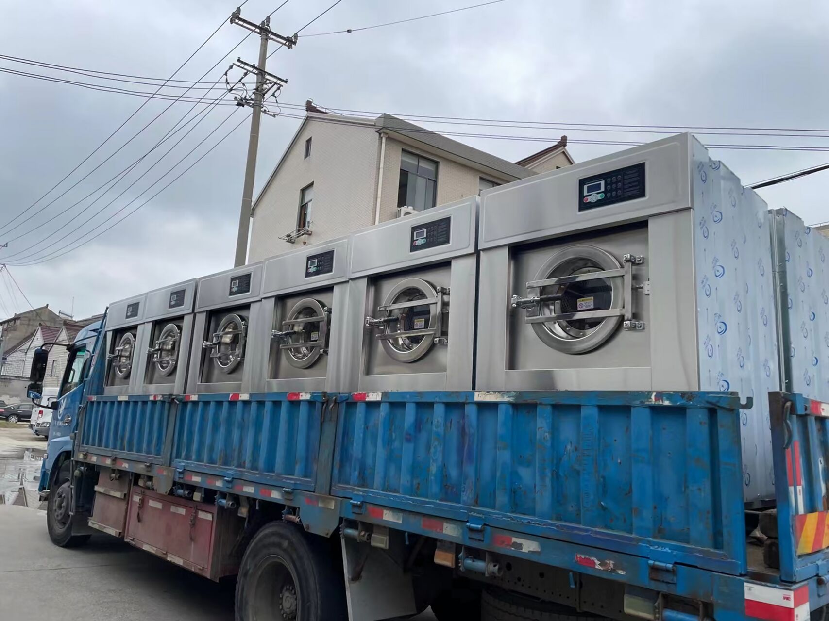 降低洗滌成本，從一臺(tái)靠譜的工業(yè)洗衣機(jī)開始